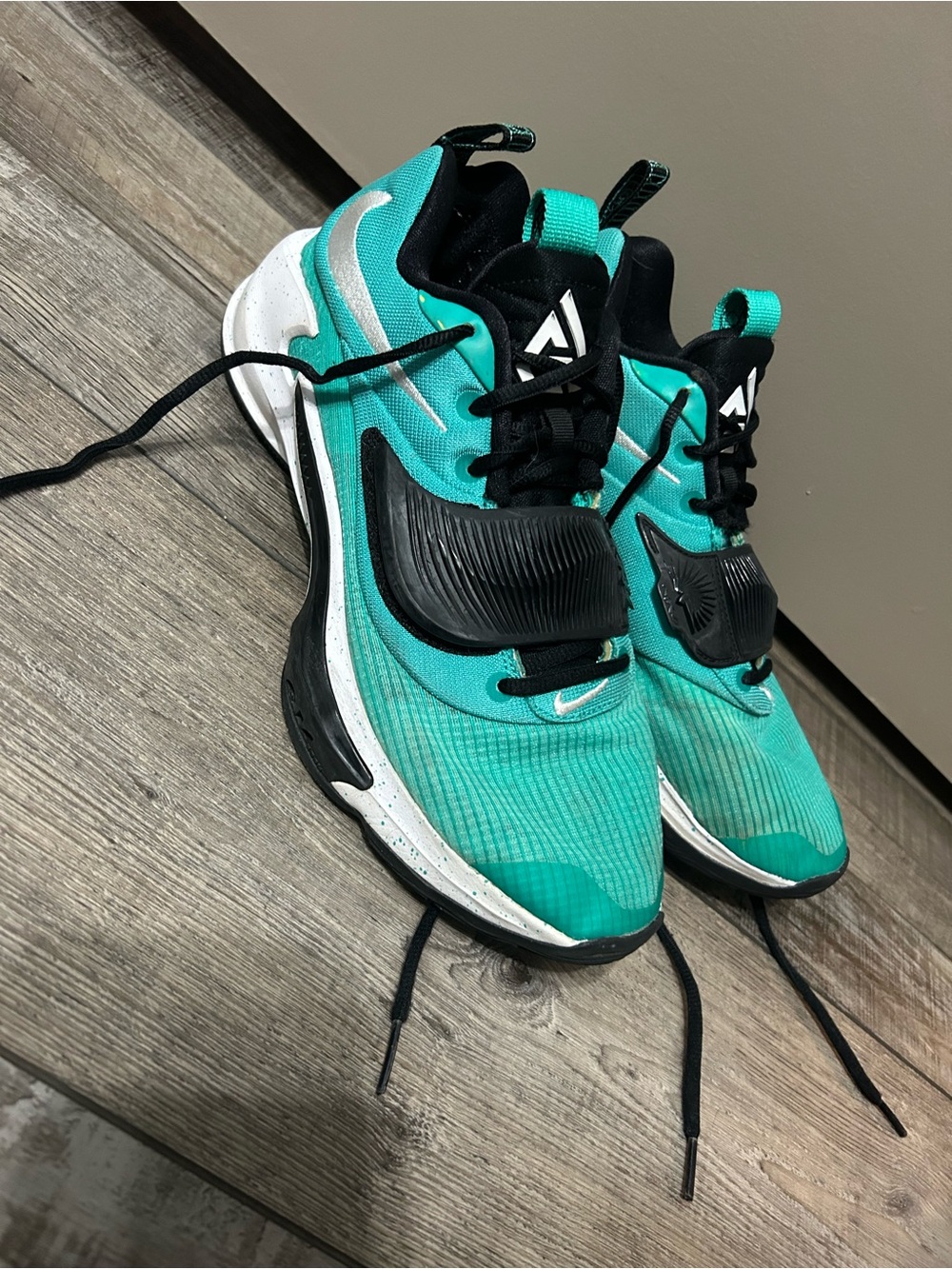 Nike Zoom Freak 3 TB basketball shoes in the vibrant 'Clear Jade teal black
